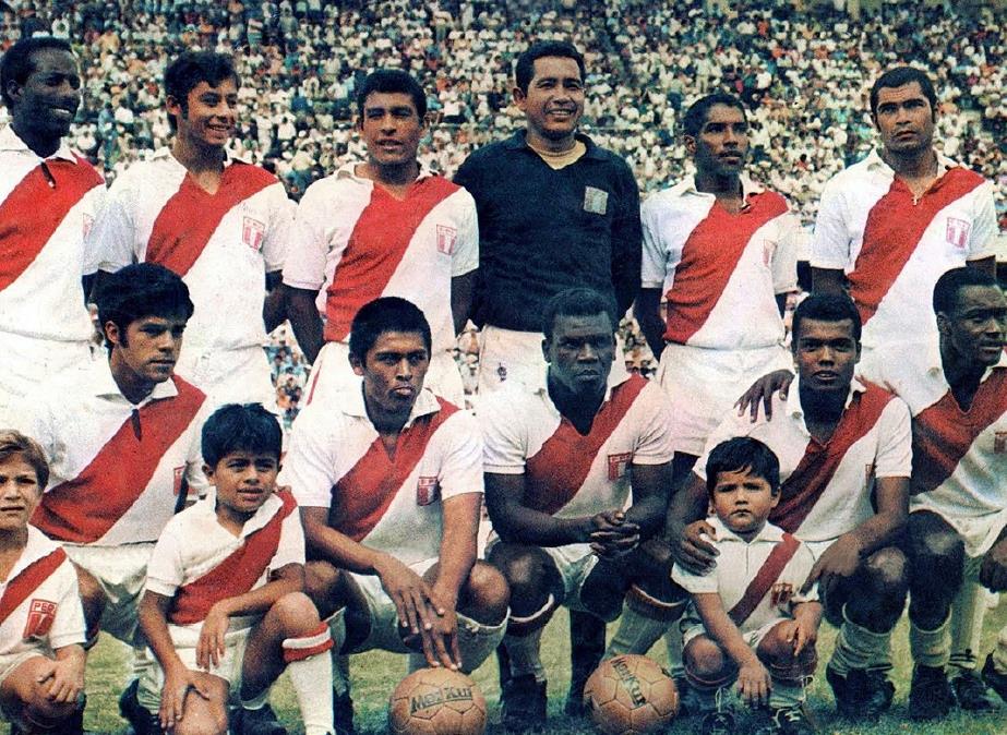 Homofutbolis y homopoliticus: la política y el fútbol en el Perú